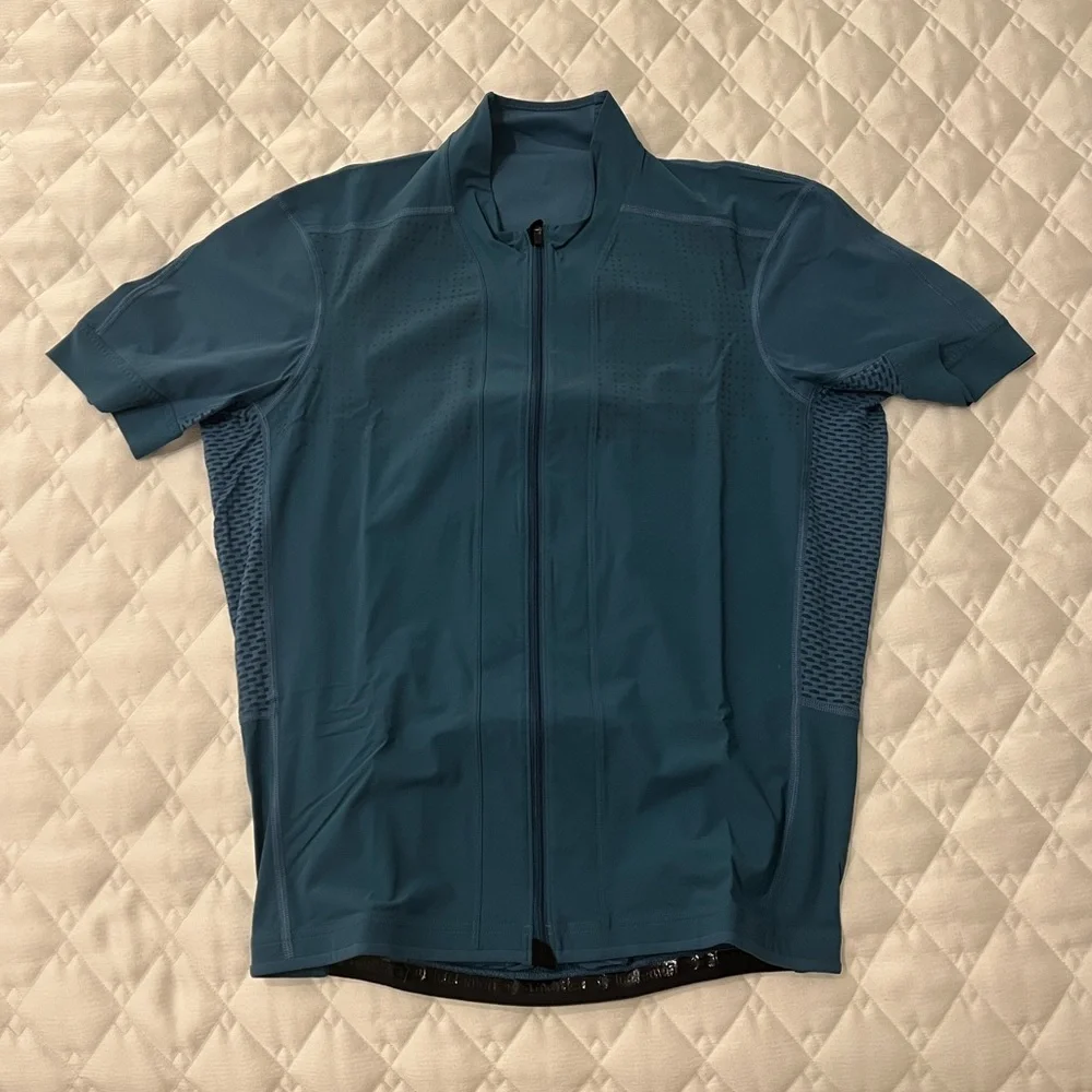 Lululemon Cicyling Shirt & Paded Shorts - Picture 2 of 6